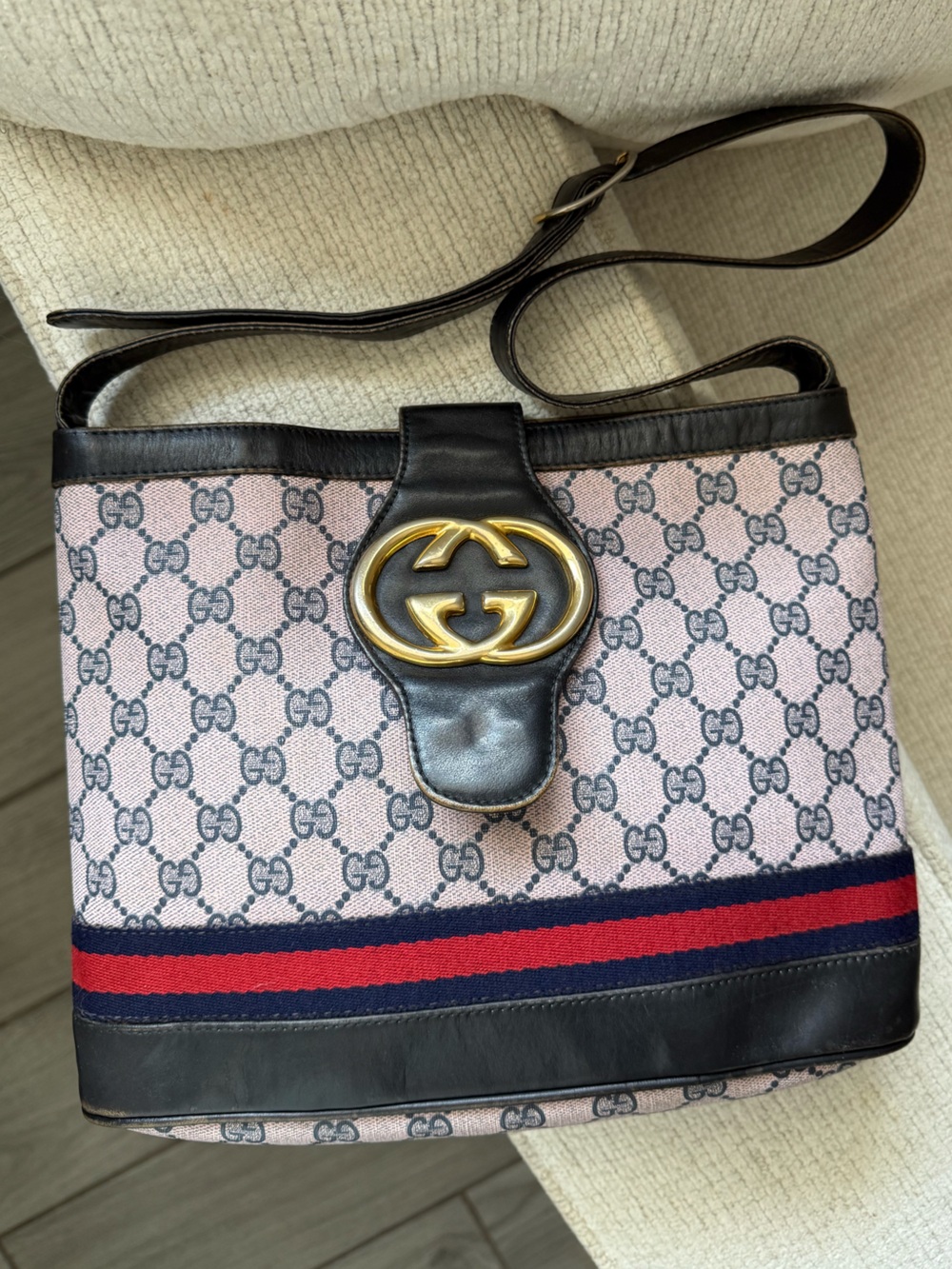Gucci gg supreme sherry line crossbody bag